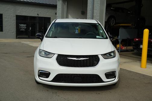 2024 Chrysler Pacifica Hybrid Select