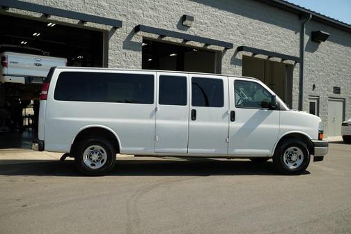 2017 Chevrolet Express 3500 LT