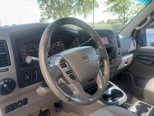 2013 Nissan NV Passenger NV3500 HD SL V8
