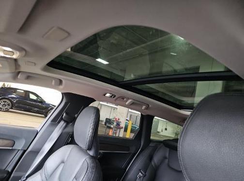 Onyx Black Metallic 2020 Volvo V90 Cross Country T6