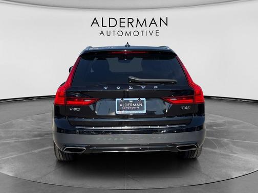 Onyx Black Metallic 2020 Volvo V90 Cross Country T6