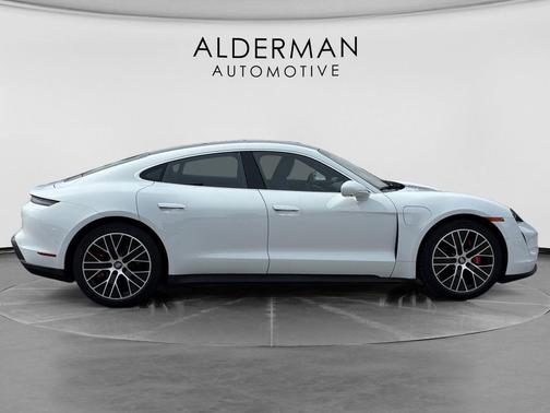 Carrara White Metallic 2020 Porsche Taycan 4S