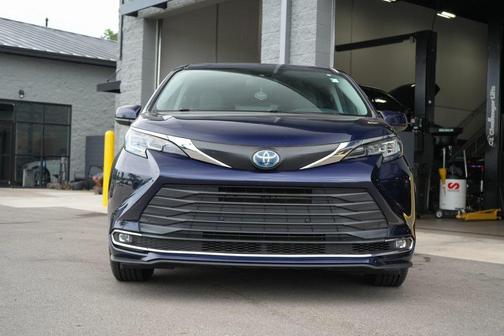 2022 Toyota Sienna XLE 7 Passenger