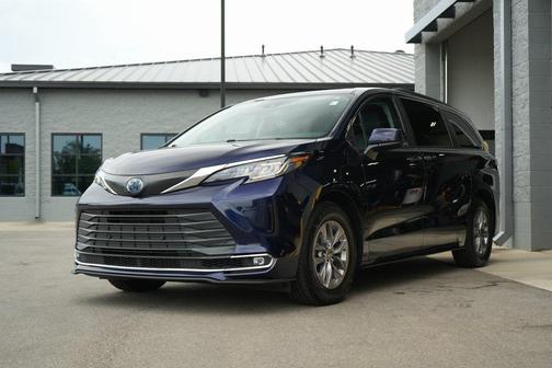 2022 Toyota Sienna XLE 7 Passenger