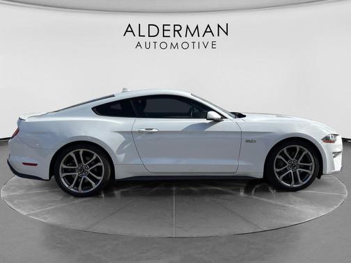 Oxford White 2022 Ford Mustang GT Premium