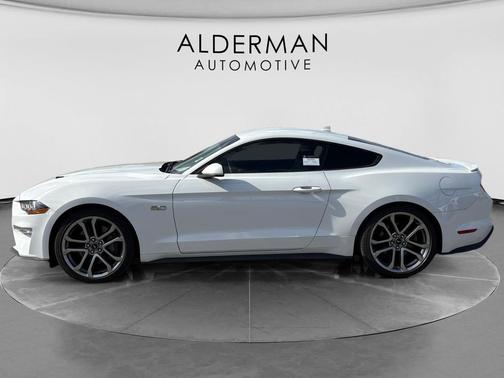 Oxford White 2022 Ford Mustang GT Premium