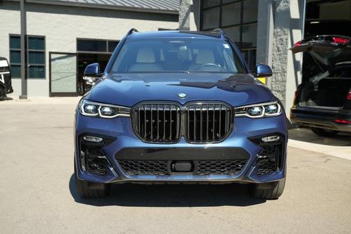 2022 BMW X7 M50i