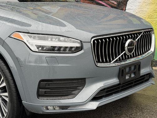 Thunder Grey Metallic 2022 Volvo XC90 T6 Momentum