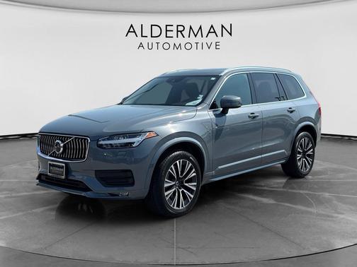 Thunder Grey Metallic 2022 Volvo XC90 T6 Momentum