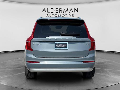 Thunder Grey Metallic 2022 Volvo XC90 T6 Momentum