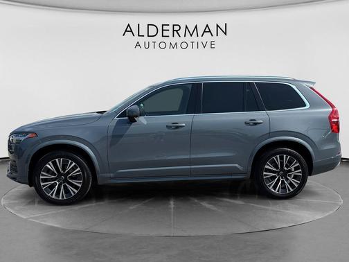 Thunder Grey Metallic 2022 Volvo XC90 T6 Momentum