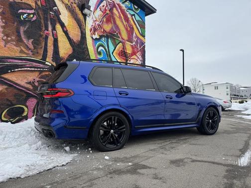 2023 BMW X7 M60i