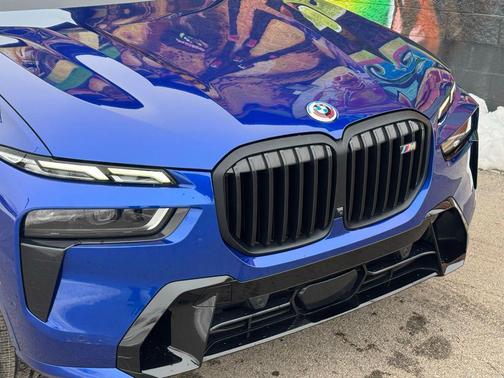 2023 BMW X7 M60i