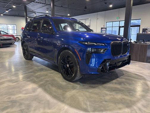 2023 BMW X7 M60i