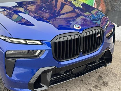 2023 BMW X7 M60i