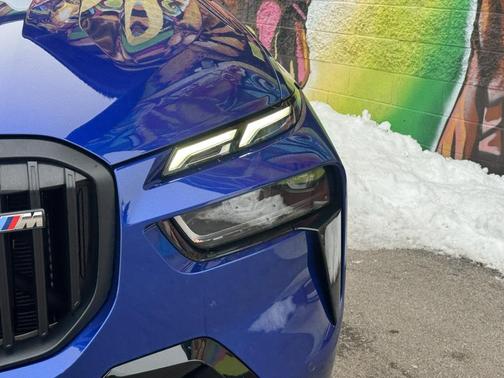 2023 BMW X7 M60i