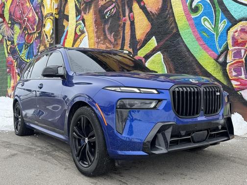 2023 BMW X7 M60i