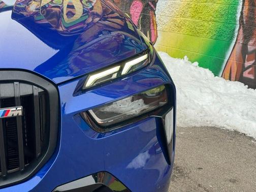 2023 BMW X7 M60i