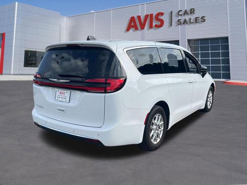 Bright White Clearcoat 2025 Chrysler Pacifica L