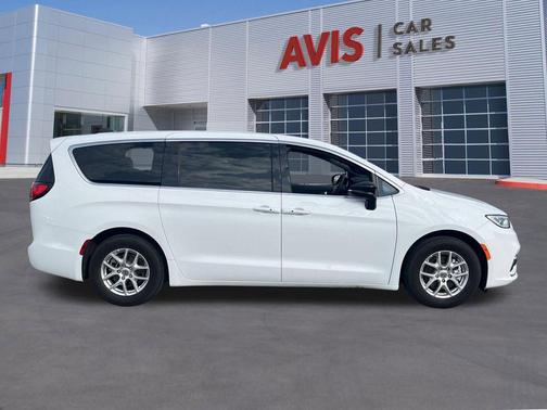 Bright White Clearcoat 2025 Chrysler Pacifica L