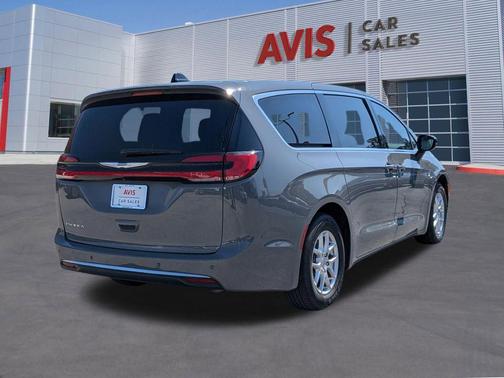 2025 Chrysler Pacifica L