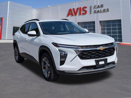 Summit White 2025 Chevrolet Trax LT