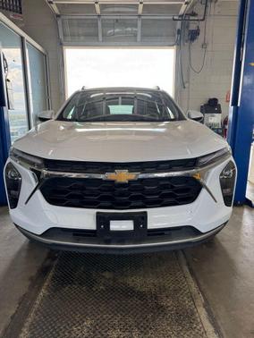 Summit White 2025 Chevrolet Trax LT
