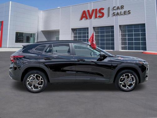 Black Metallic 2025 Chevrolet Trax LT