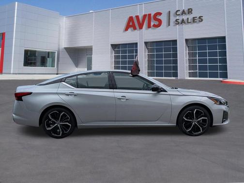 Brilliant Silver Metallic 2025 Nissan Altima SR FWD