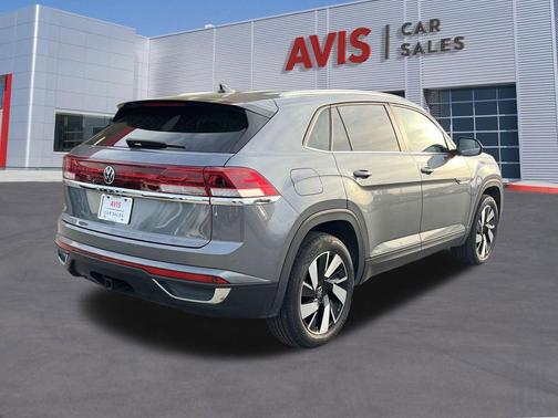 Platinum Gray Metallic 2025 Volkswagen Atlas Cross Sport 2.0T SE w/Technology