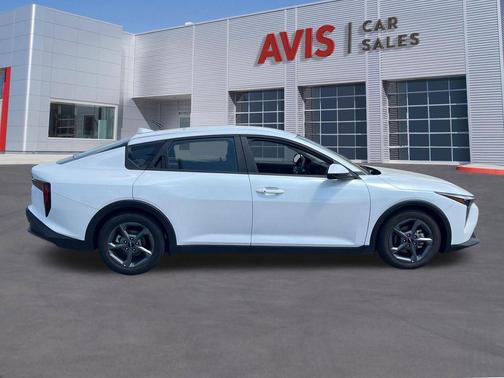 Snow White Pearl 2025 Kia K4 LXS