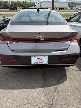 2025 Hyundai ELANTRA Limited