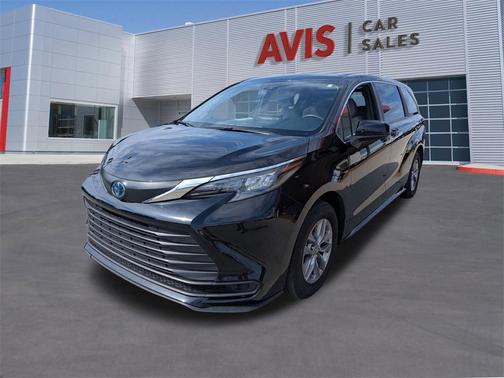 2025 Toyota Sienna LE