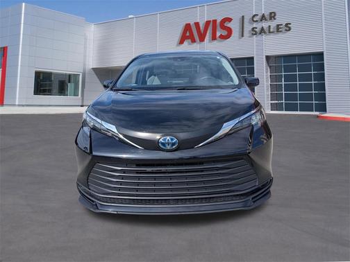 2025 Toyota Sienna LE