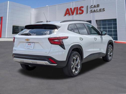 Summit White 2025 Chevrolet Trax LT