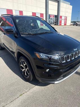 Diamond Black Crystal Pearlcoat 2025 Jeep Compass Limited