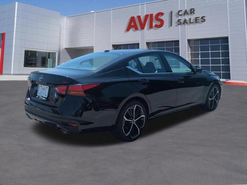 Super Black 2025 Nissan Altima SR FWD