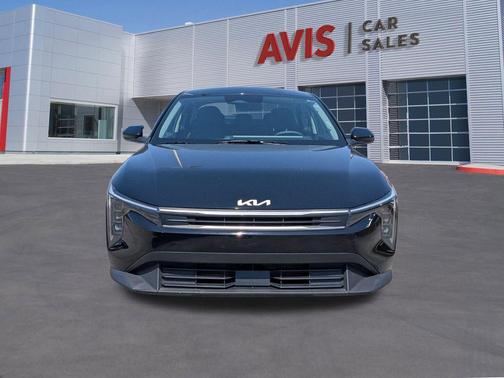 Aurora Black Pearl 2025 Kia K4 LXS