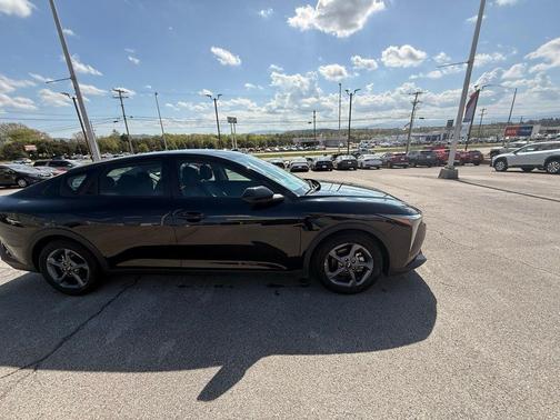 Aurora Black Pearl 2025 Kia K4 LXS