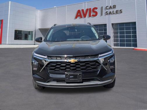 Mosaic Black Metallic 2025 Chevrolet Trax LT