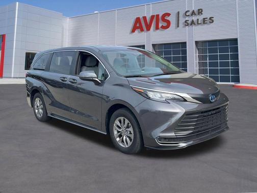 2025 Toyota Sienna LE
