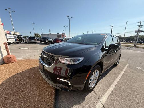 Diamond Black Crystal Pearlcoat 2025 Chrysler Pacifica L