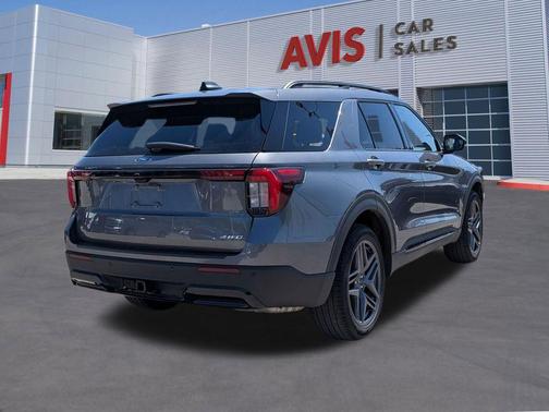 Gray Metallic 2025 Ford Explorer ST-Line
