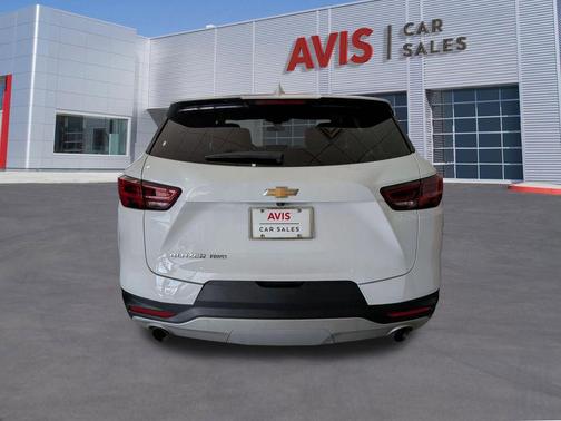 Summit White 2025 Chevrolet Blazer 2LT