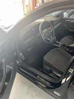 Deep Black Pearl 2025 Volkswagen Jetta 1.5T Sport