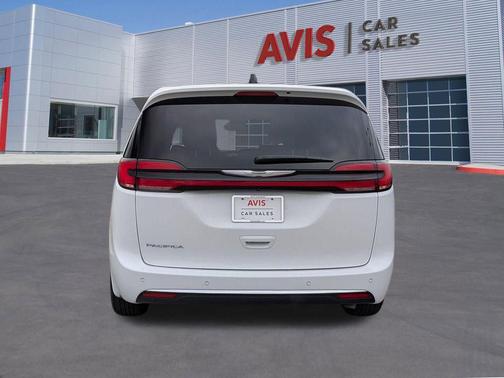 2025 Chrysler Pacifica L