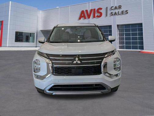 White Diamond 2025 Mitsubishi Outlander SE