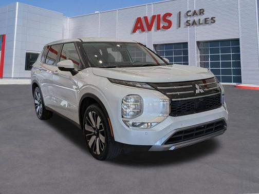 White Diamond 2025 Mitsubishi Outlander SE