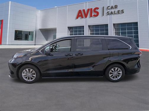 2025 Toyota Sienna LE