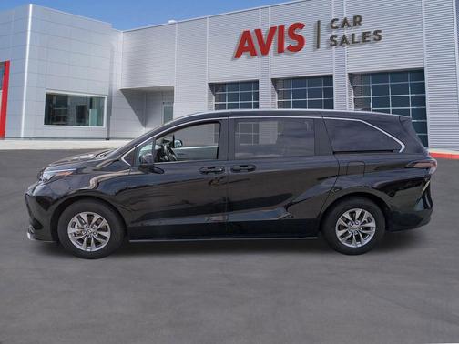 2025 Toyota Sienna LE